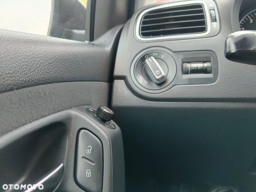 Volkswagen Polo 1.4 16V Comfortline - 14