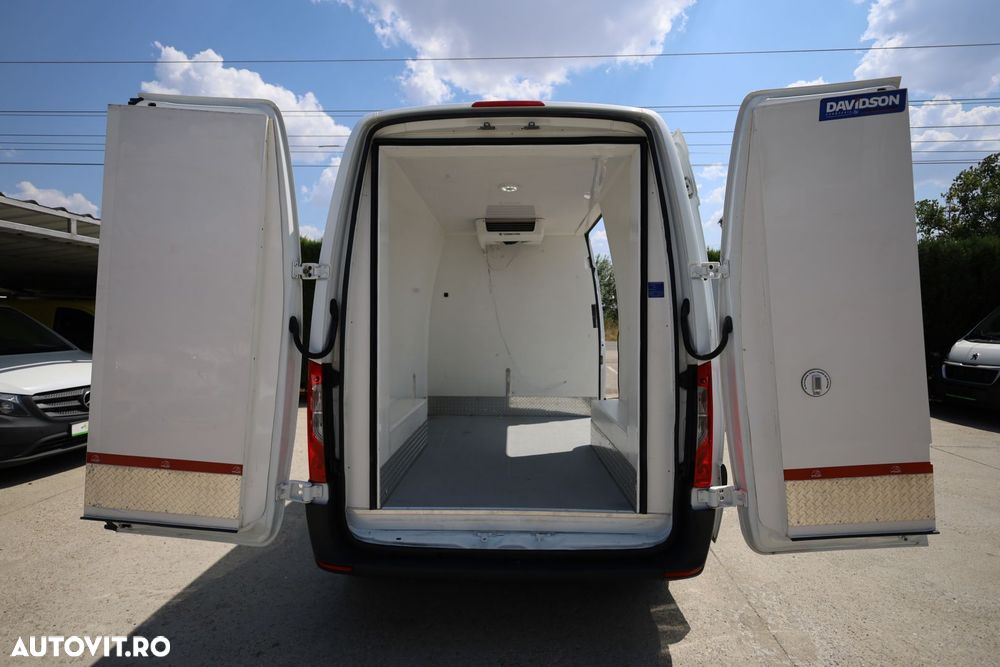 Mercedes-Benz Sprinter - 11