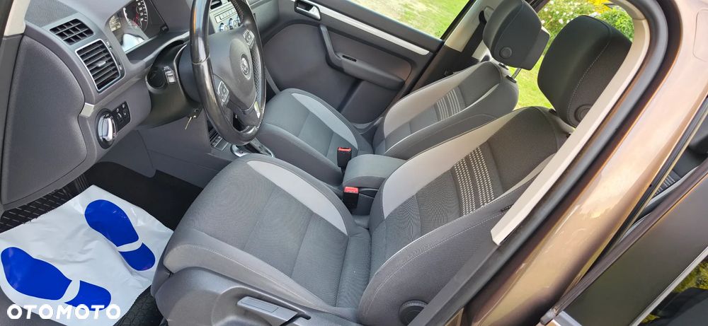 Volkswagen Touran 2.0 TDI Highline DSG - 16