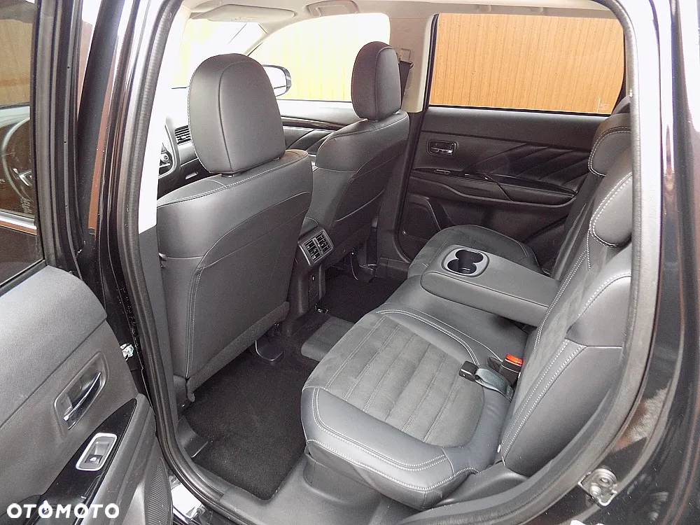 Mitsubishi Outlander 2.4 4WD Plug-In Hybrid Top - 6