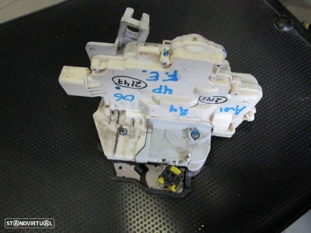 Fecho 8E2837015AA AUDI A4 2006 FE ELETRICO - 2