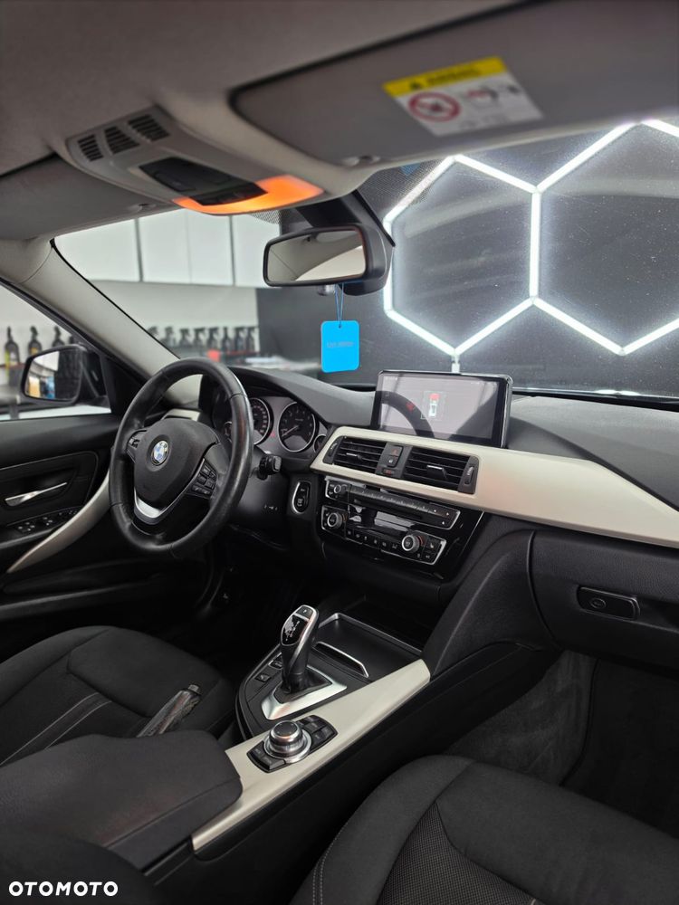 BMW Seria 3 320i - 13