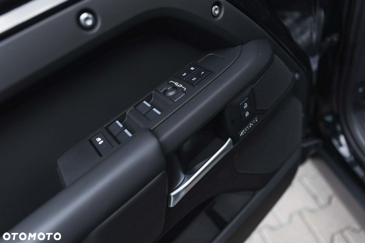Land Rover Defender - 13
