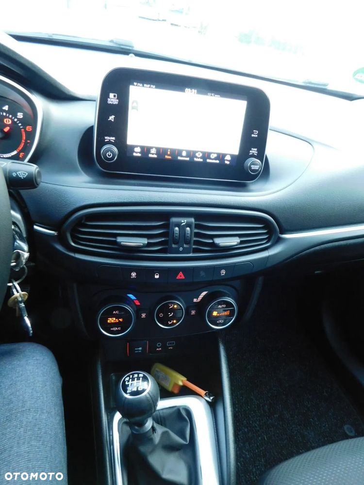 Fiat Tipo 1.4 T-Jet 16v Lounge EU6d - 17