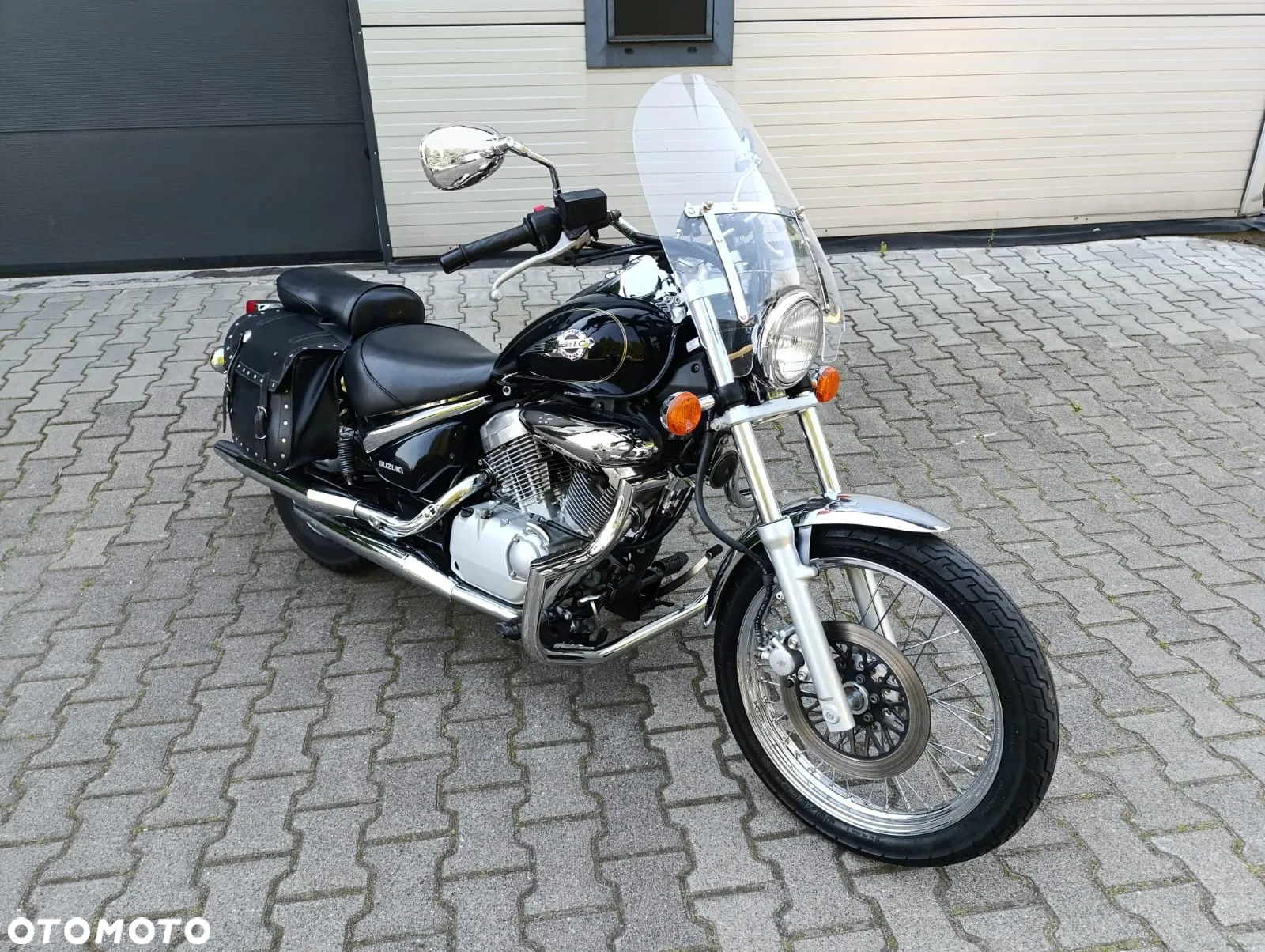 Suzuki Intruder - 6