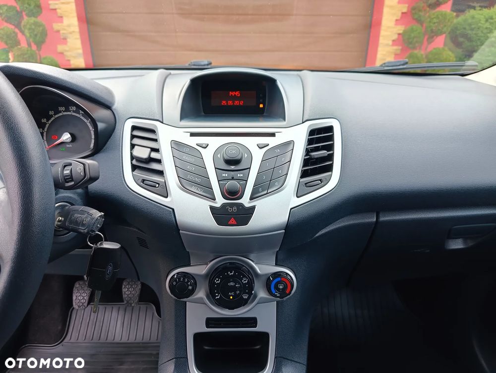 Ford Fiesta 1.25 Champions Edition - 26