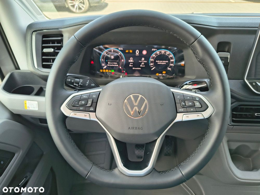 Volkswagen Crafter Grand California 600 silnik: 2,0 l TDI EU6 SCR BlueMotion Technology 130 kW skrzynia biegów: Przedni napęd automatyczna 8-biegowa rozstaw osi: 3640 mm - 22