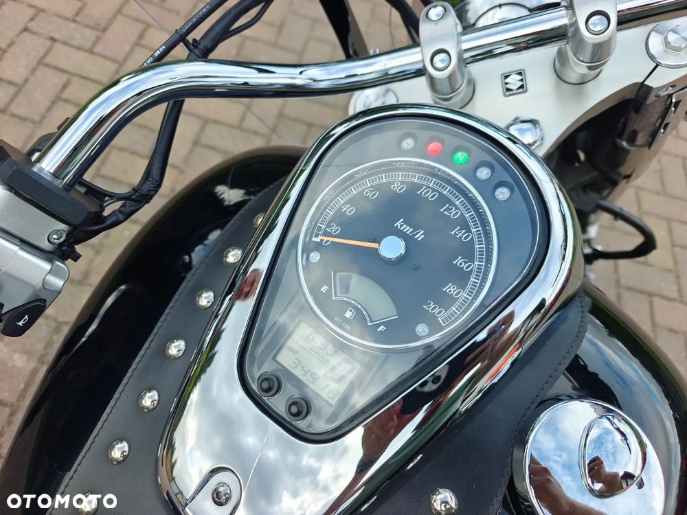 Suzuki Intruder - 3