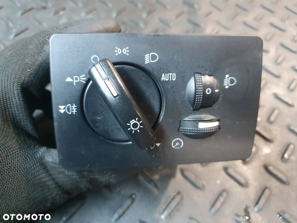 Włącznik świateł Ford Focus MKII 4M5T13A024CA FORD C MAX LIFT EUROPA - 1