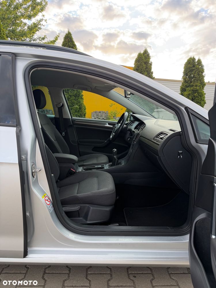 Volkswagen Golf 1.6 TDI DPF Highline - 29