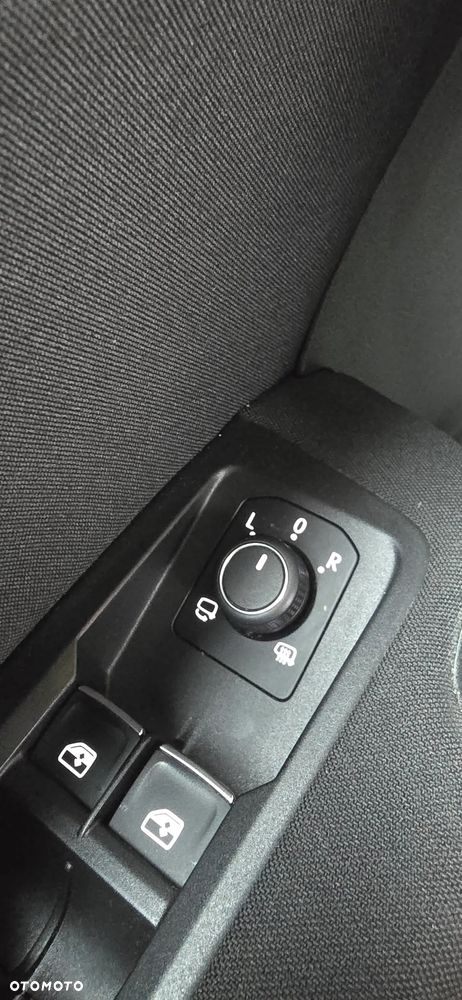 Volkswagen Touran 2.0 TDI BMT Comfortline - 15