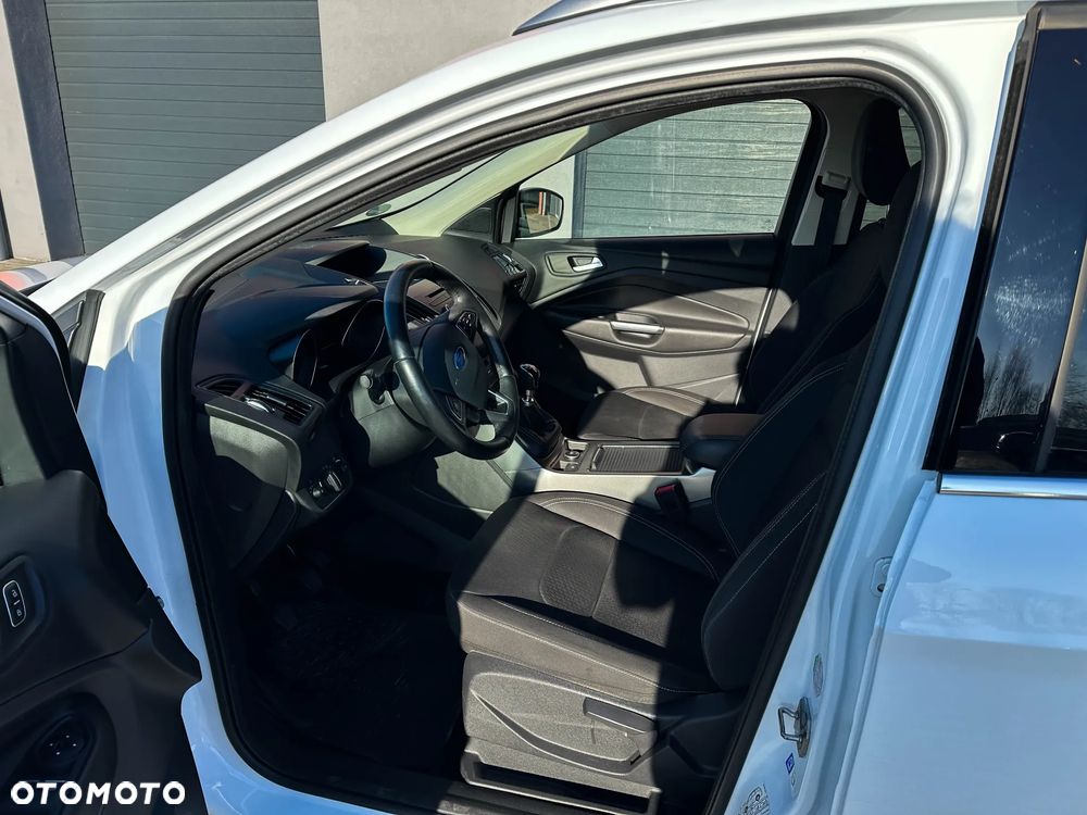 Ford Kuga - 25