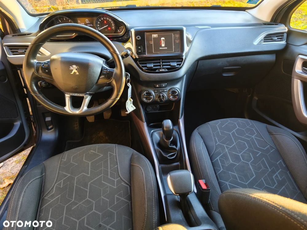 Peugeot 2008 1.6 BlueHDi Style S&S - 10