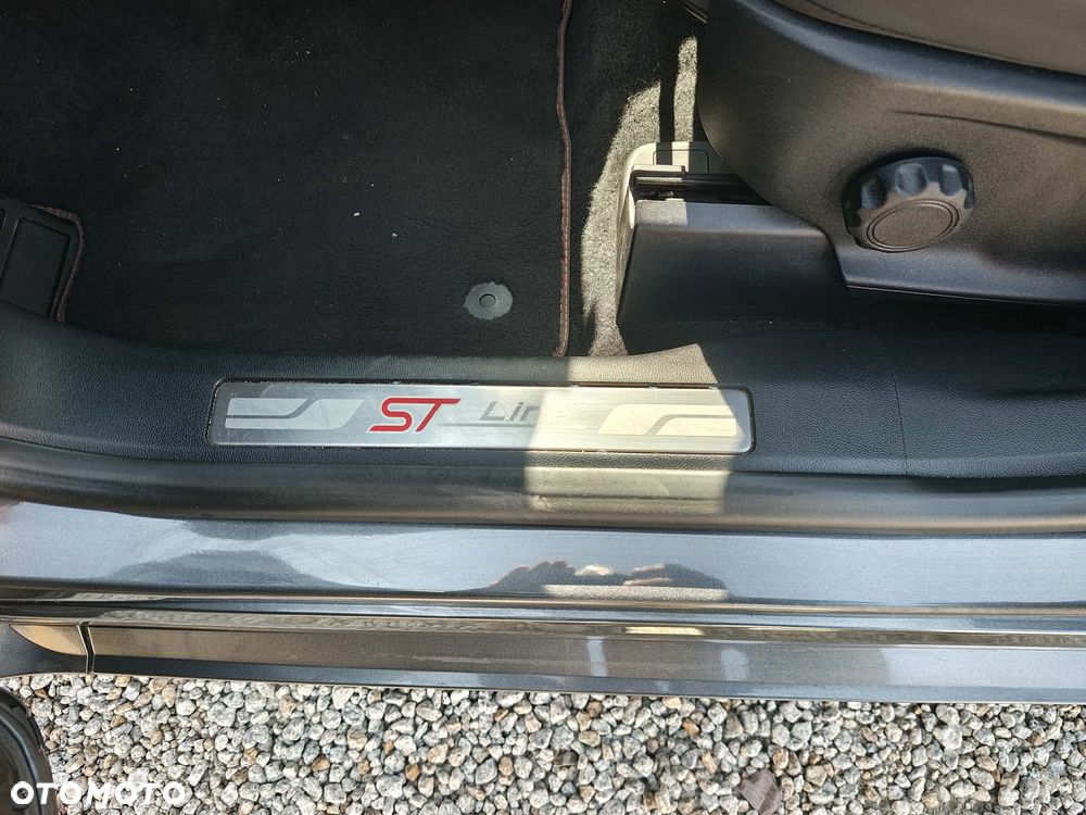 Ford Kuga 2.0 EcoBlue Hybrid ST-LINE - 28