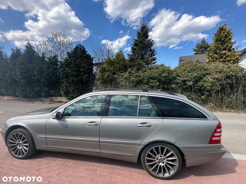 Mercedes-Benz Klasa C 240 4Matic Avantgarde - 30