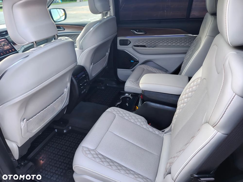 Jeep Grand Cherokee - 30