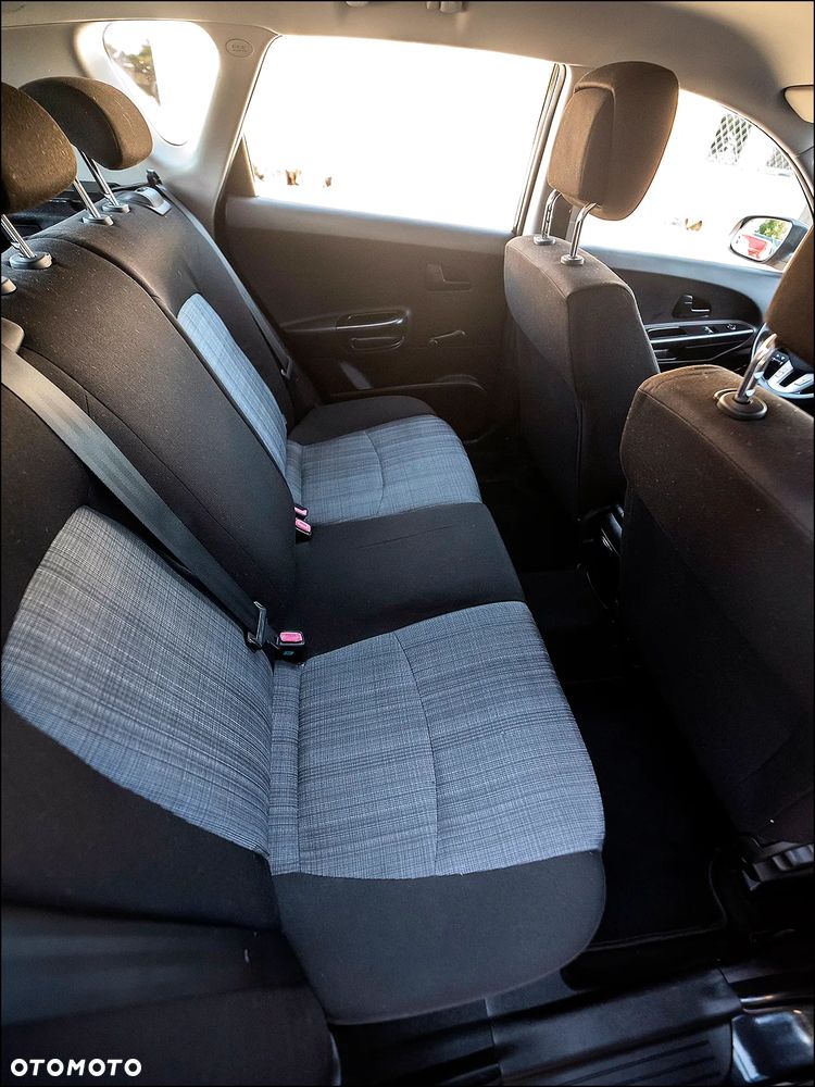 Kia Ceed - 33