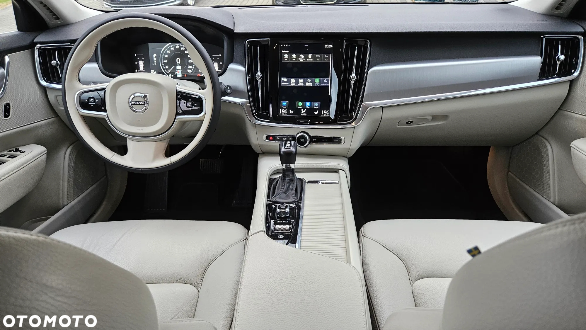 Volvo V90 D4 Momentum - 32