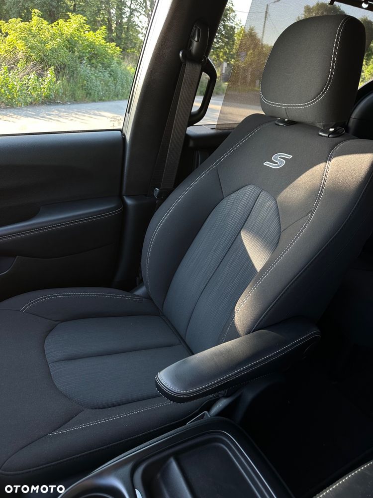 Chrysler Pacifica - 20