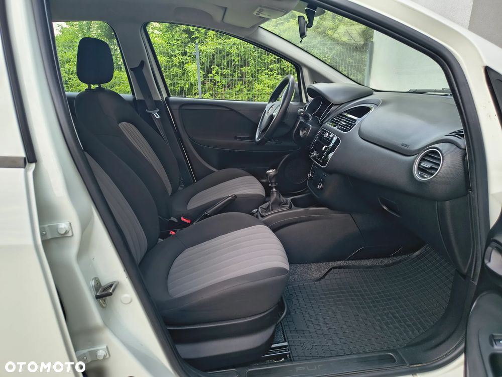 Fiat Punto 1.4 Young - 19