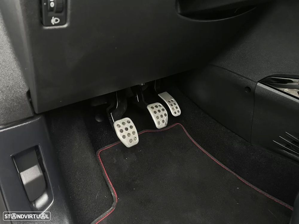 Peugeot 2008 1.2 PureTech GT Line - 23