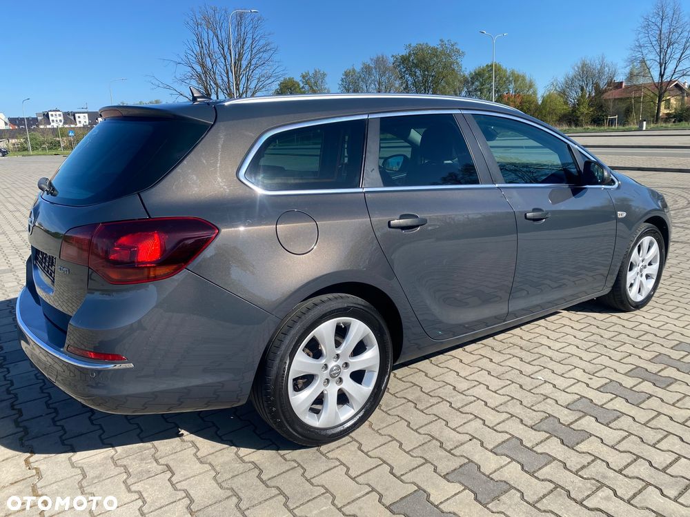 Opel Astra 2.0 CDTI DPF SportsTourer Exklusiv - 4