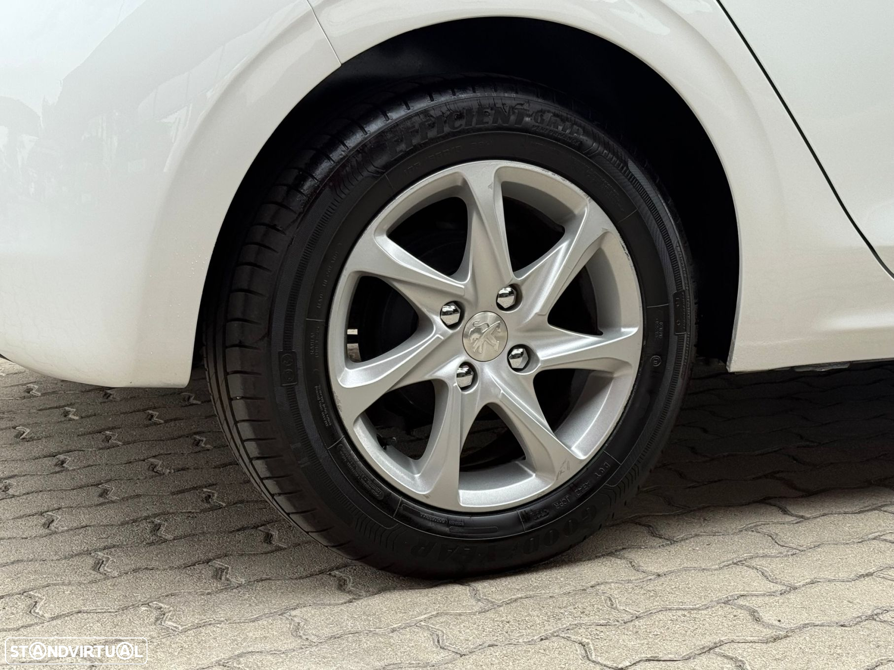 Peugeot 208 1.2 PureTech Style - 5