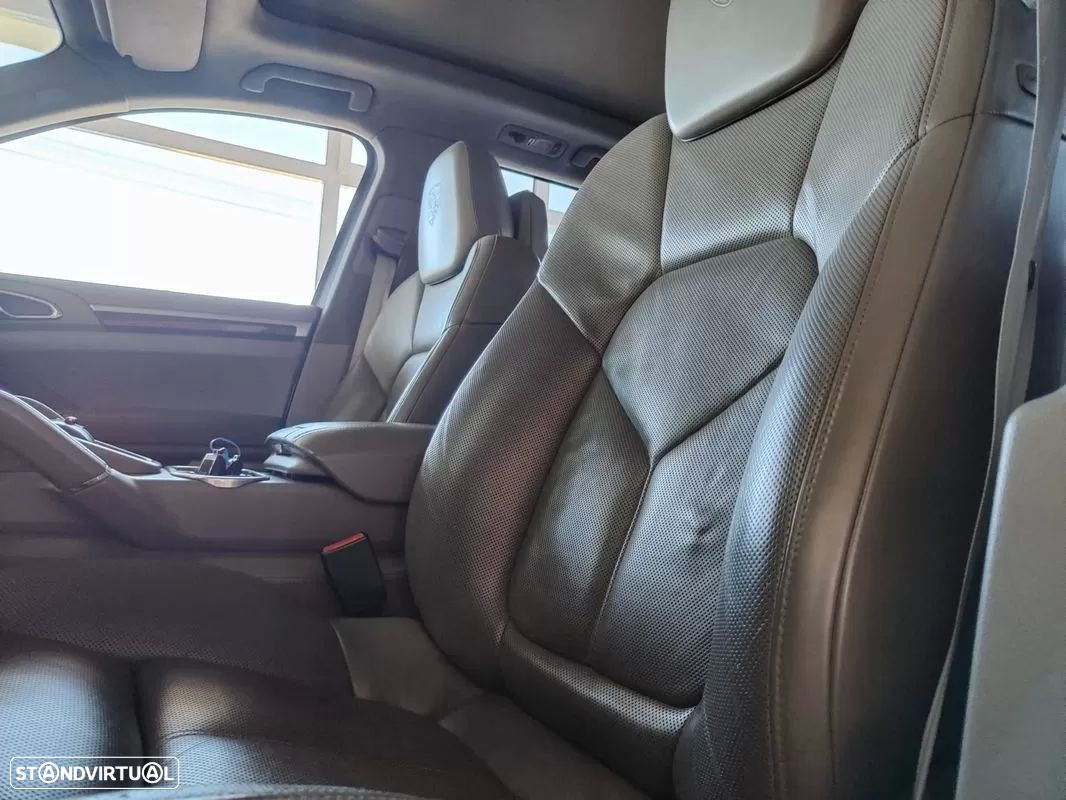 Porsche Cayenne II Platinum Edition - 27