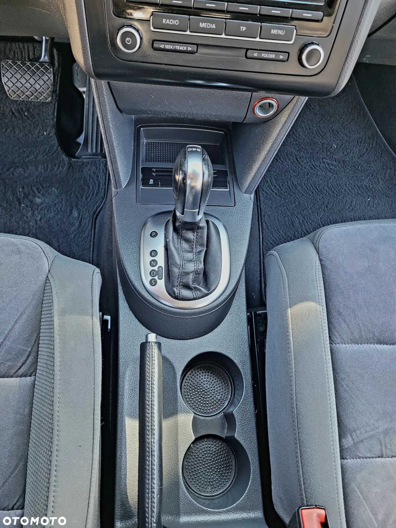 Volkswagen Touran 1.6 TDI DPF BlueMotion Technology DSG Comfortline - 20