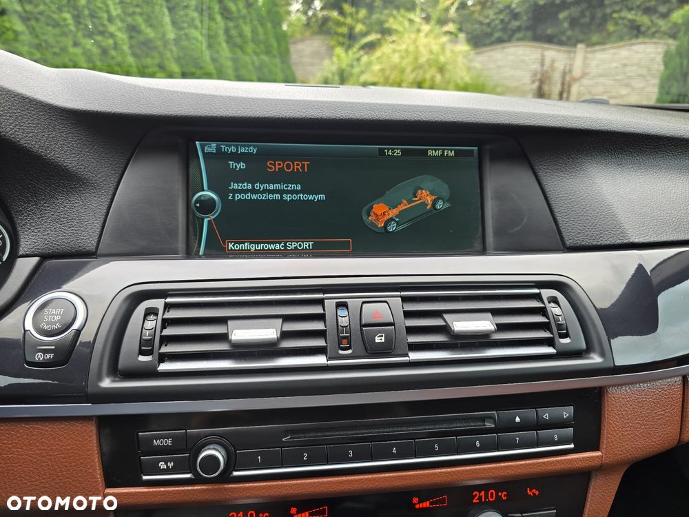 BMW Seria 5 525d Sport-Aut Luxury Line - 23