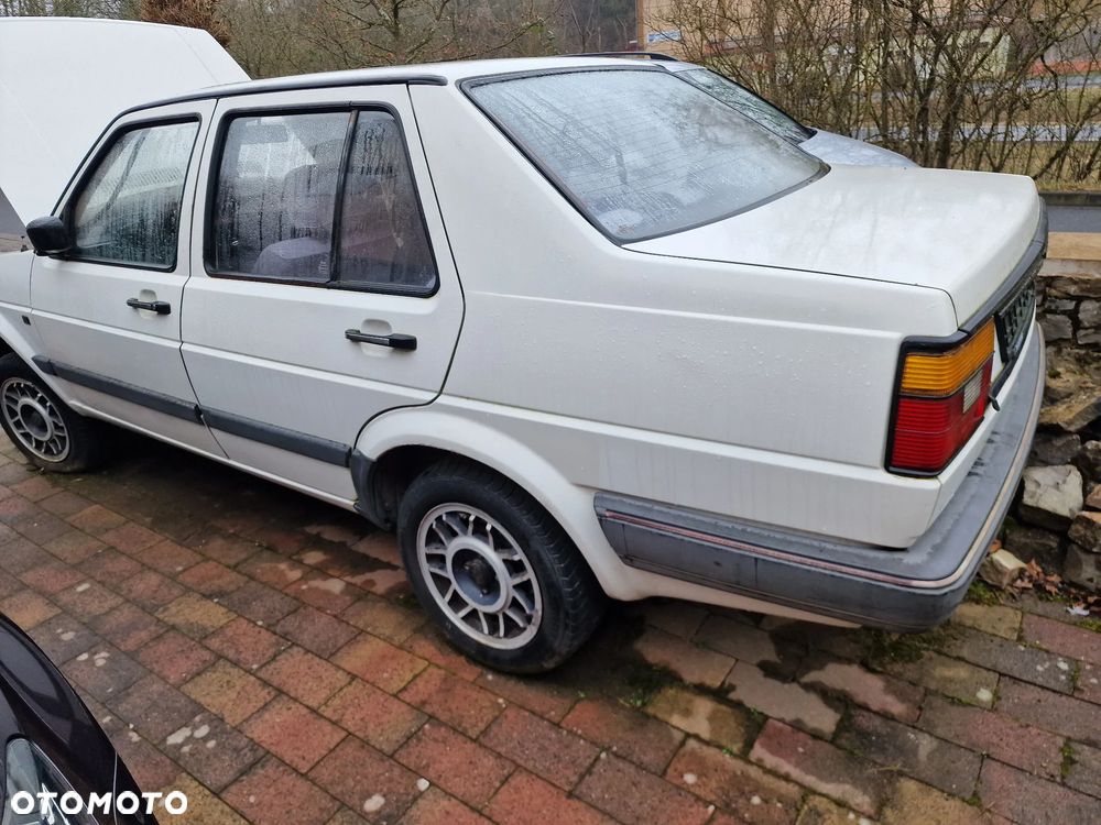 Volkswagen Jetta - 4