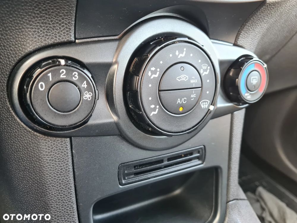 Ford Fiesta 1.25 Celebration - 12