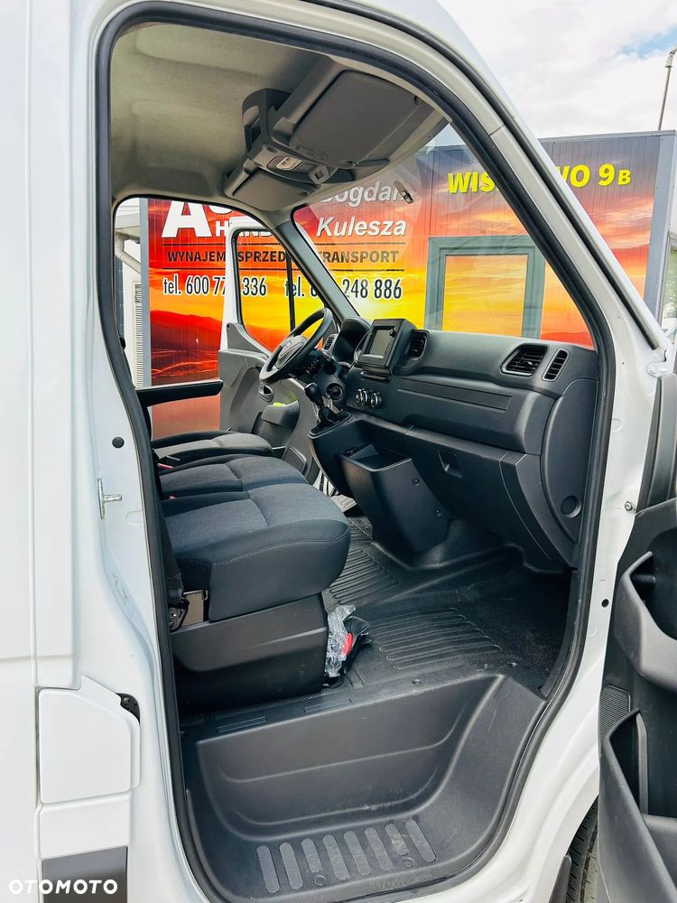 Nissan NV400 - 12