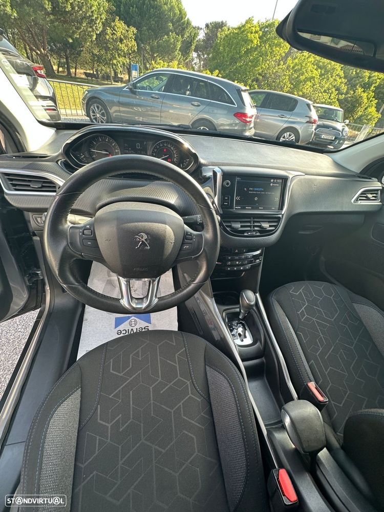 Peugeot 2008 1.2 PureTech Style EAT6 — fotografia 14