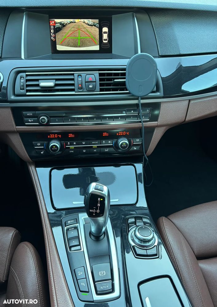 BMW Seria 5 520d xDrive AT - 28