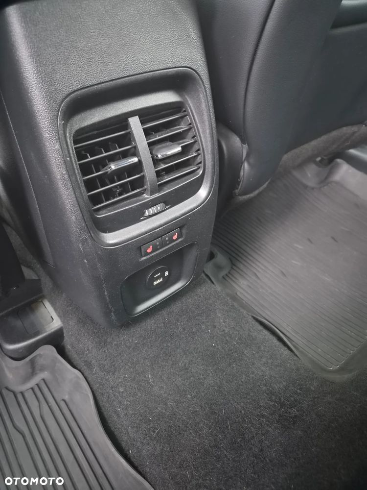 Ford Kuga 2.0 EcoBlue Hybrid ST-LINE - 23