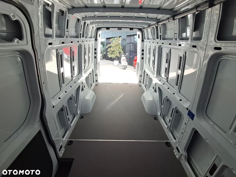 Mercedes-Benz Sprinter - 17