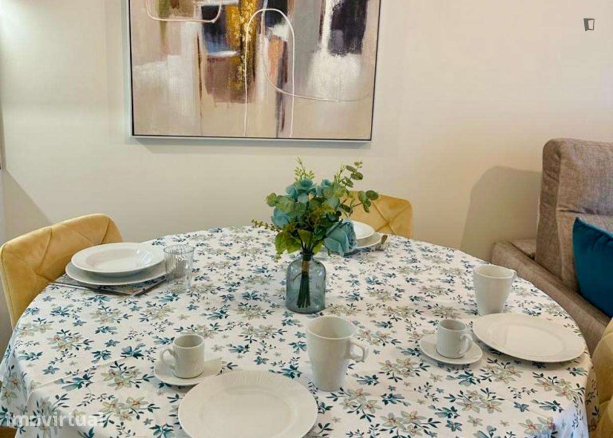 Apartamento com 1 quartos - localizado em Paranhos Porto - Grande imagem: 3/19