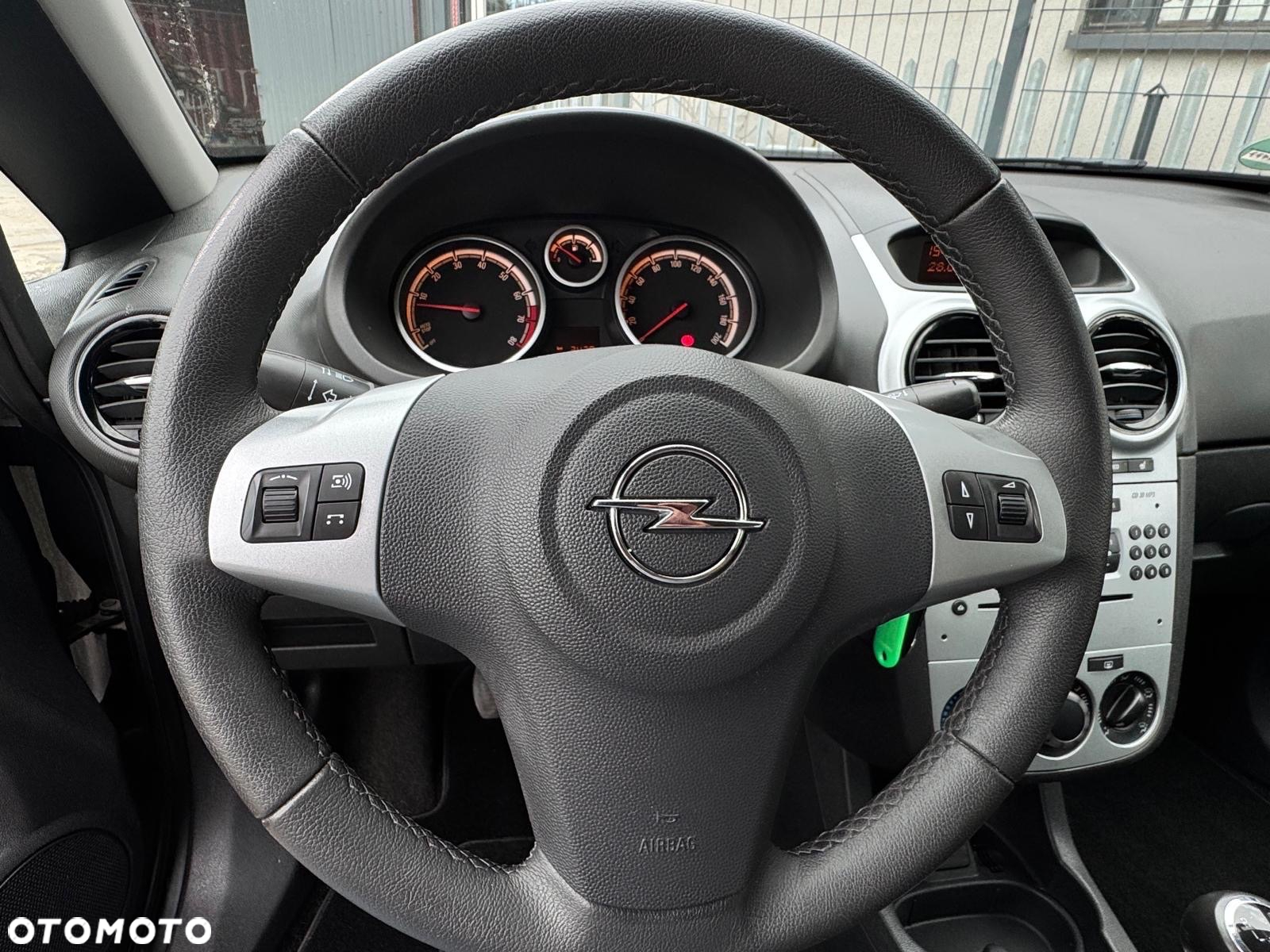 Opel Corsa 1.4 16V Cosmo - 30