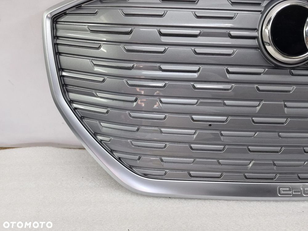 AUDI E-TRON Q4 89A 21- ATRAPA / GRILL PRZEDNI PRZÓD ZE ZNACZKIEM POD RADAR + KAMERA , NR 89A853653A / 89A853651A , NR AUKCJI GL412 - 3