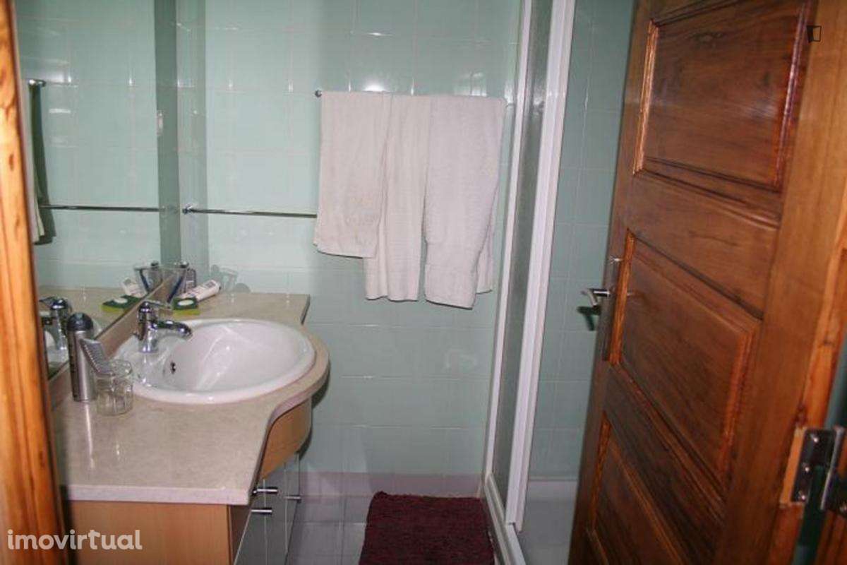 Quarto - localizado em  Coimbra - Grande imagem: 2/11