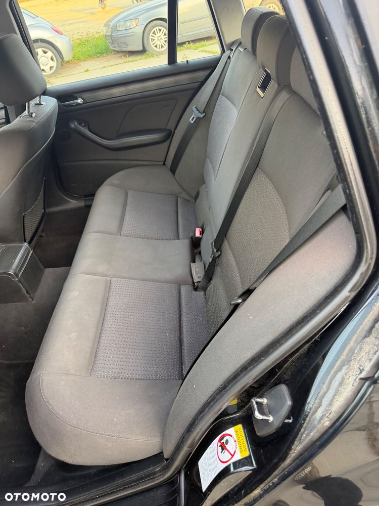 BMW Seria 3 318i - 14