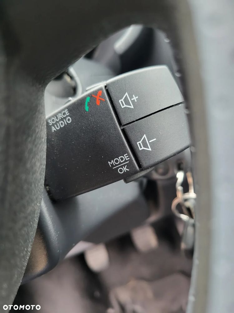 Dacia Sandero 1.2 16V 75 Ambiance - 25