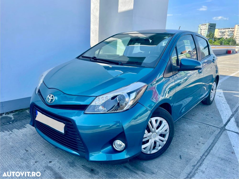 Toyota Yaris 1.5 VVT-i HSD Sol - 2