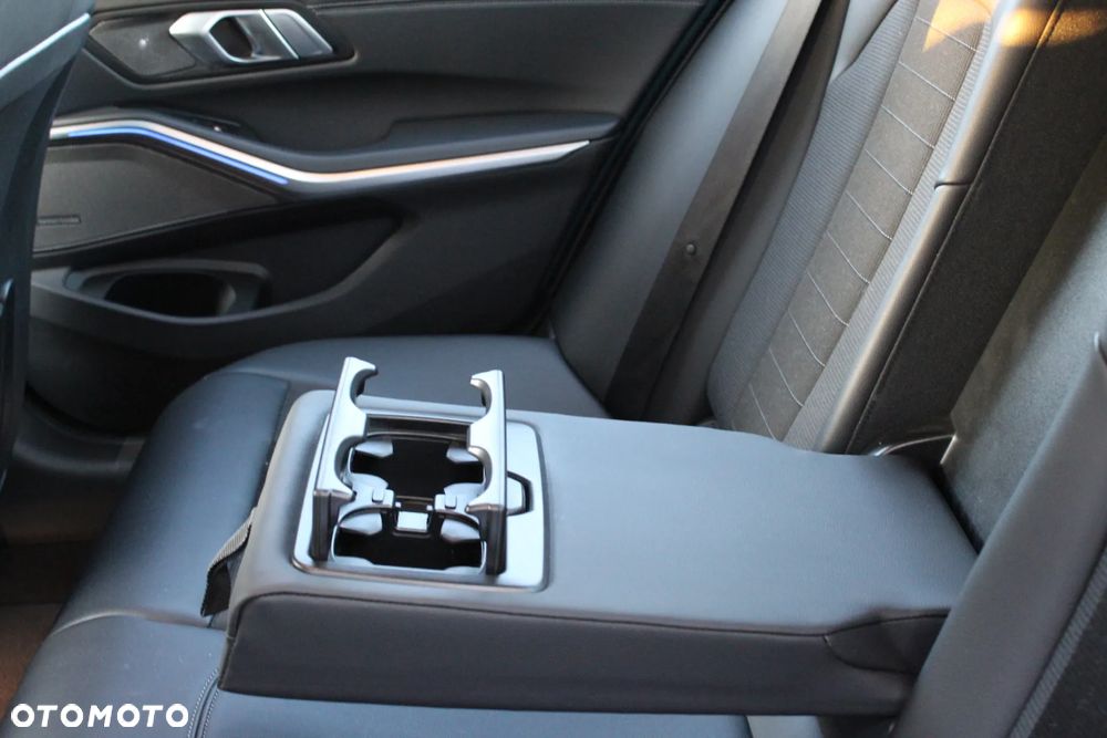 BMW Seria 3 318d Sport Line - 22
