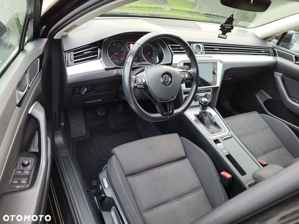 Volkswagen Passat - 18