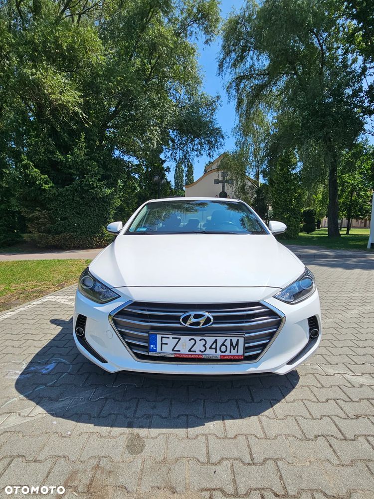 Hyundai Elantra - 4