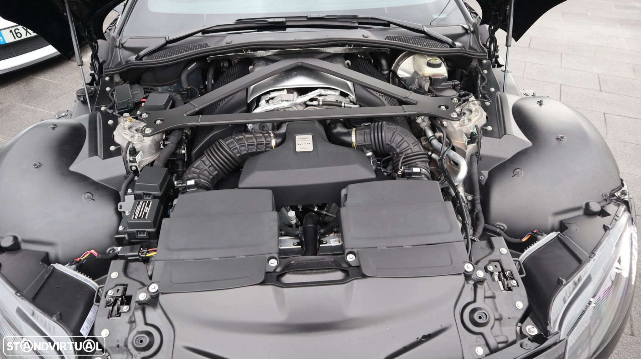 Aston Martin Vantage Coupe V8 - 35