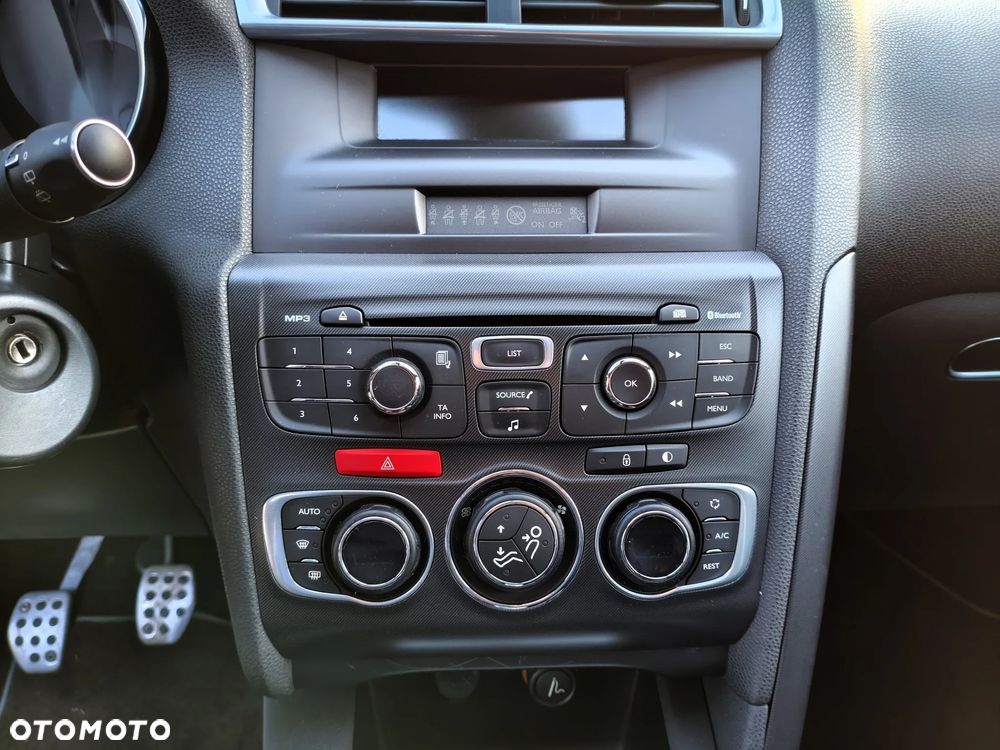 Citroën DS4 HDi 165 SoChic - 32