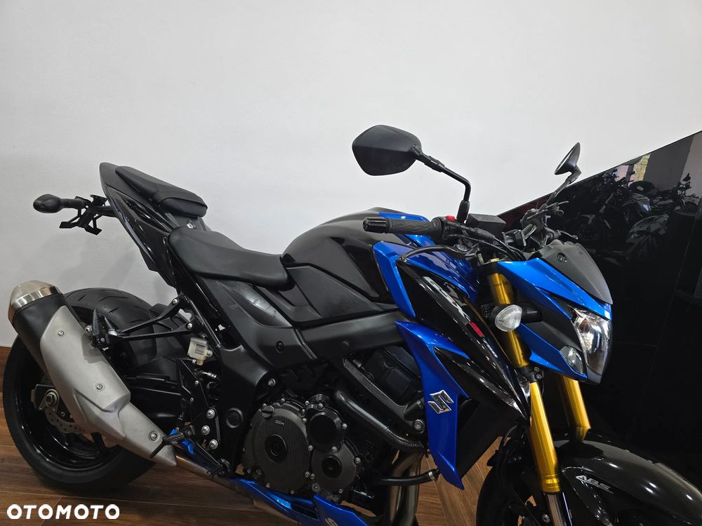 Suzuki GSX - 38